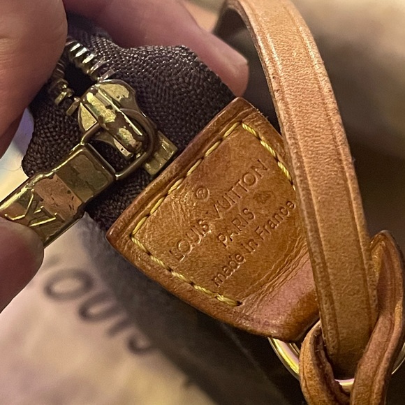 Pre-Loved Authentic LOUIS VUITTON Pochette Accessoires Monogram - Picture 9 of 11